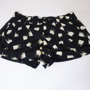 Sz small black and cream shorts